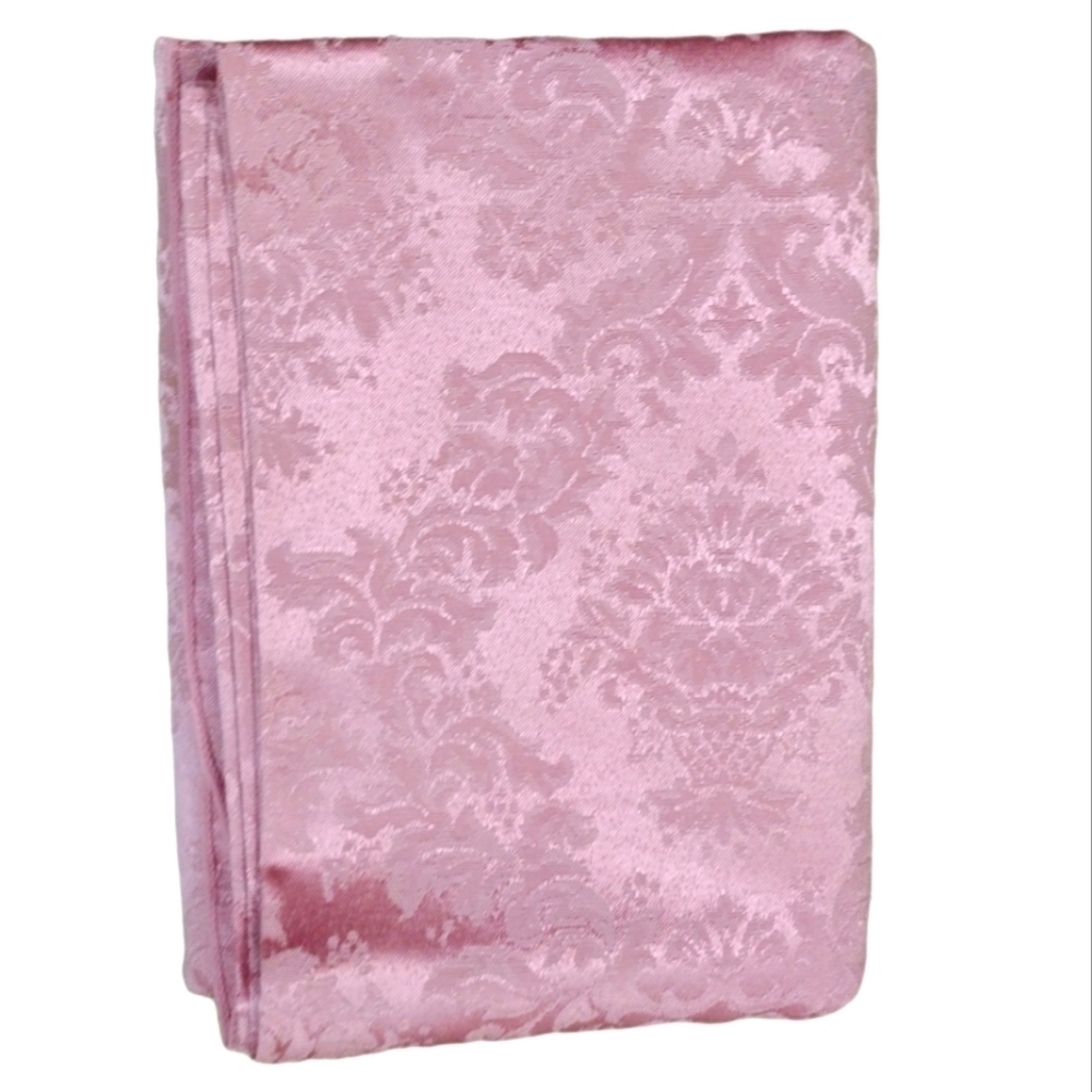62 X 82 Oval Damask Tablecloth